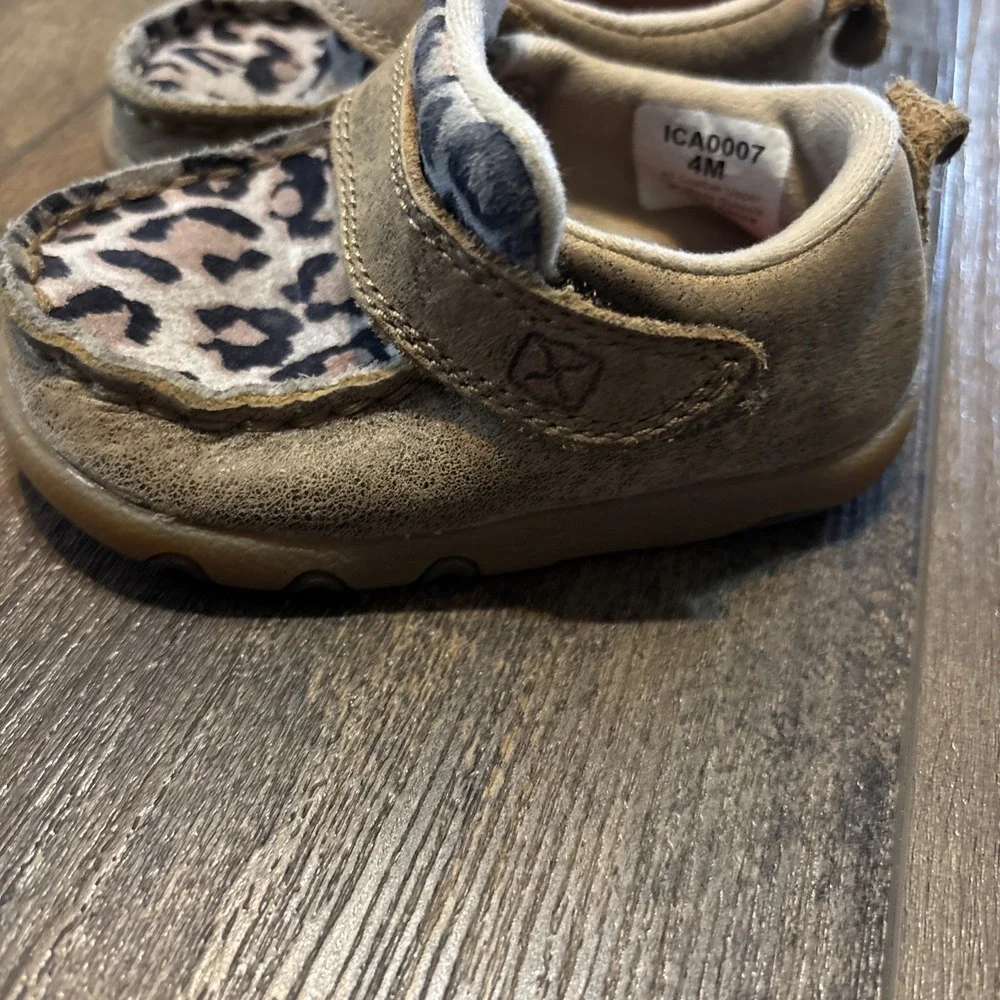 Twisted X Leopard Infant Baby Shoes Size 4M Moc Leather Upper